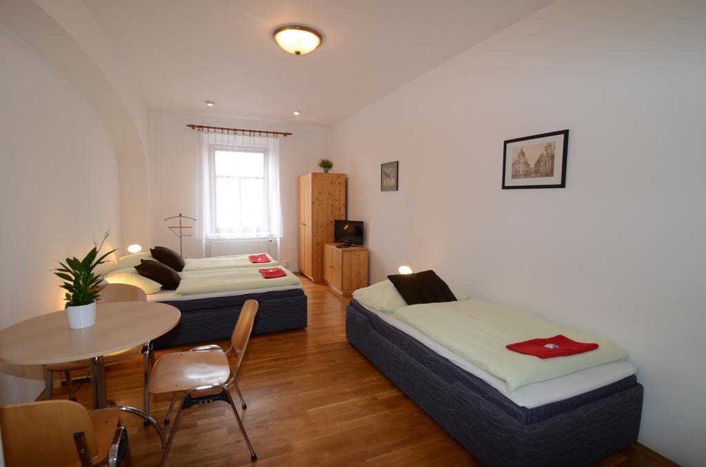 Apartments Karlin Praga Habitación foto